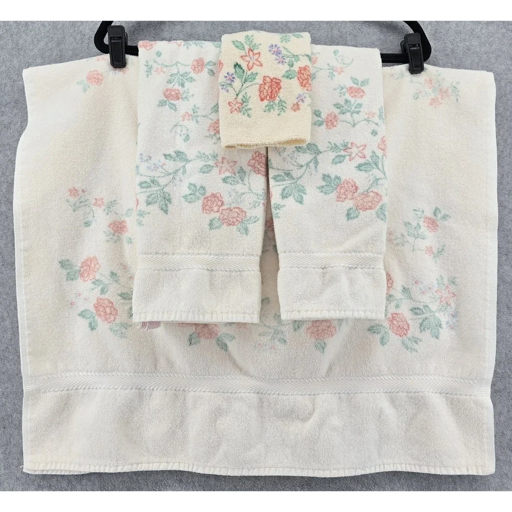 Vintage 1980s Caress Floral Bath Towel Set Ivory Pink Roses 4 Piece 42x25